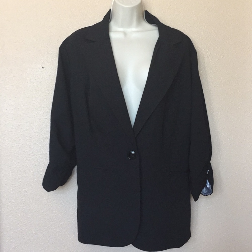 Torrid black three-quarter sleeve blazer size 3